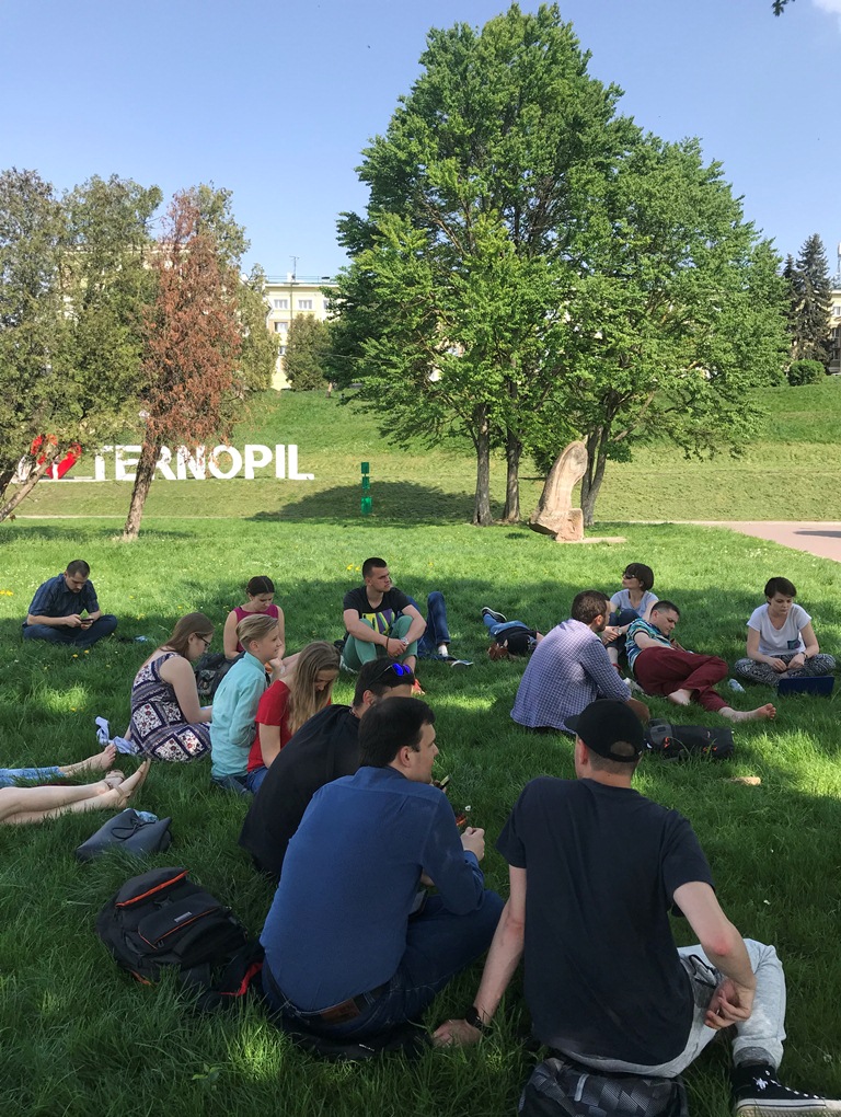 Пленарне засідання на свіжому повітрі